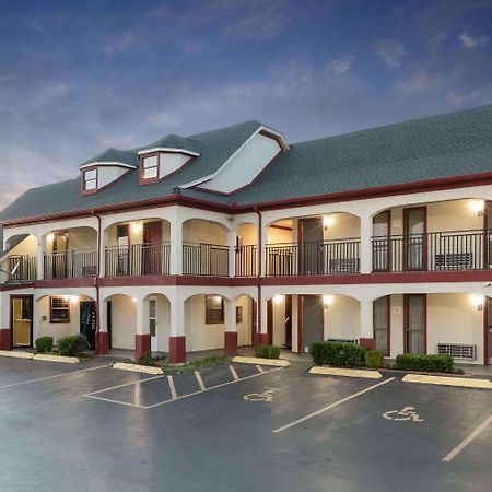 Travelodge Inn & Suites By Wyndham Норман Экстерьер фото