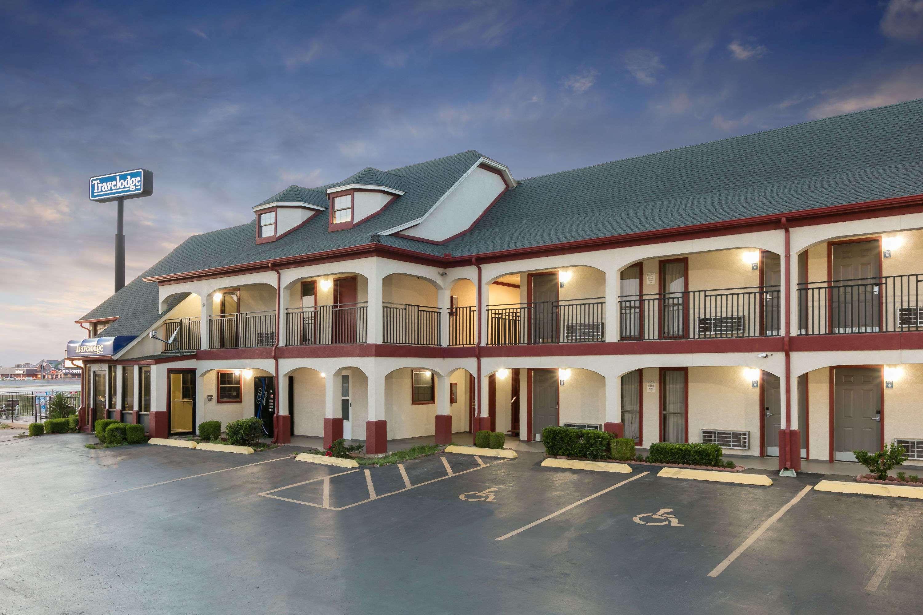 Travelodge Inn & Suites By Wyndham Норман Экстерьер фото